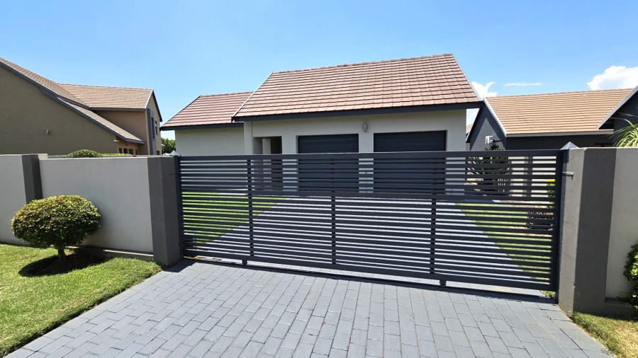 To Let 3 Bedroom Property for Rent in Melodie North West